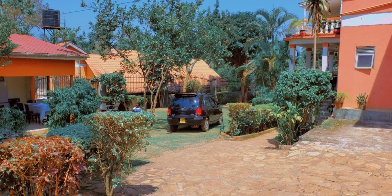 La Feve Beach Bed And Breakfast Entebbe エンテベ エクステリア 写真