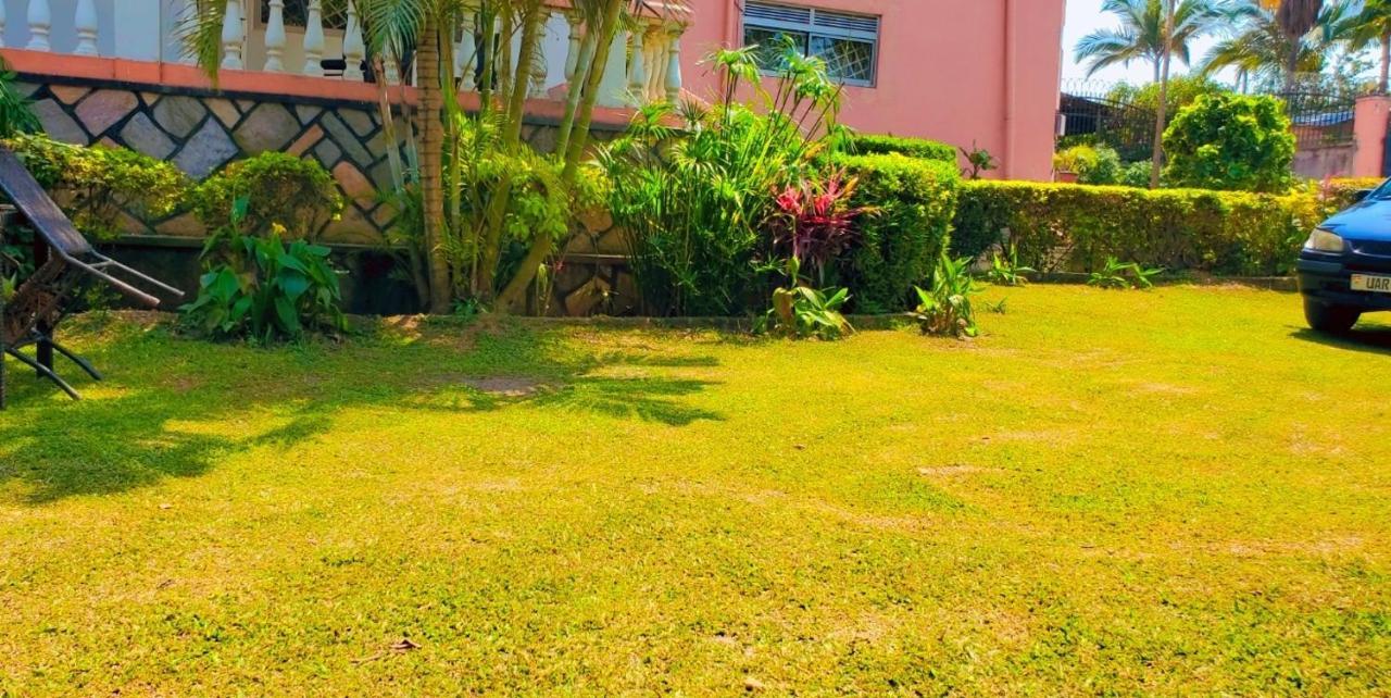 La Feve Beach Bed And Breakfast Entebbe エンテベ エクステリア 写真
