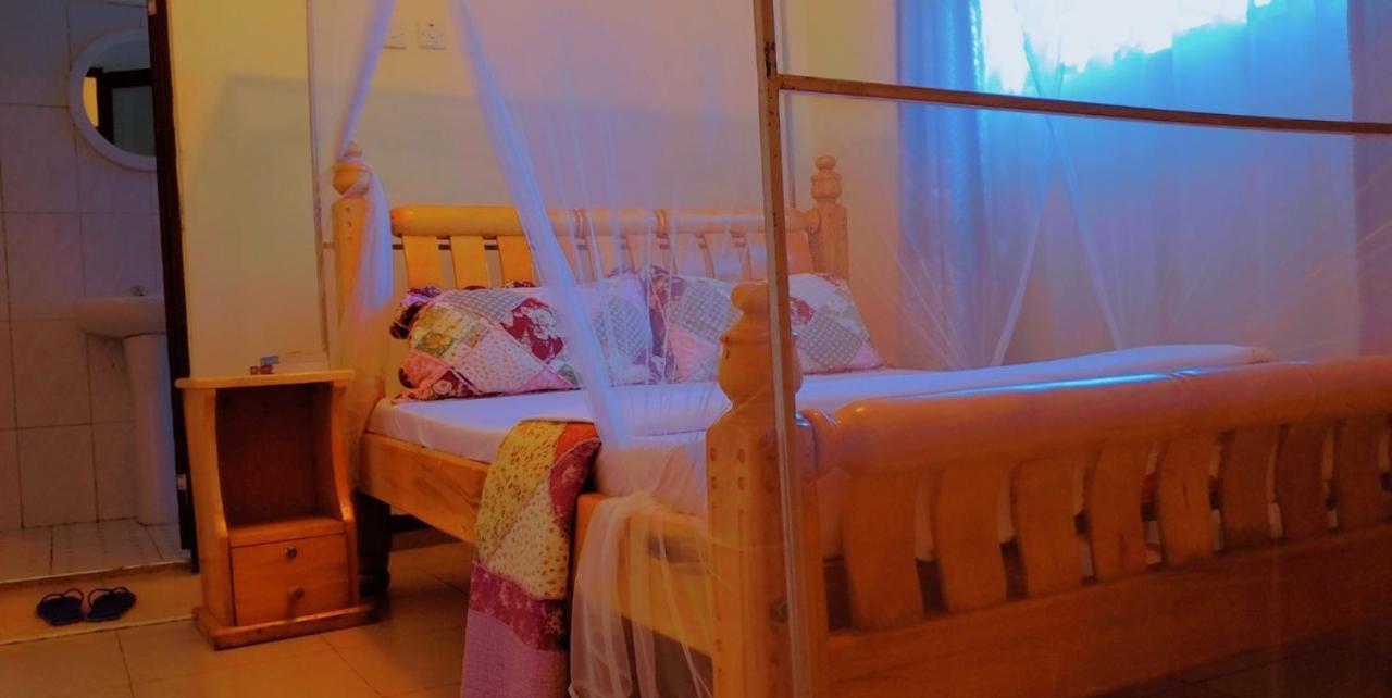 La Feve Beach Bed And Breakfast Entebbe エンテベ エクステリア 写真