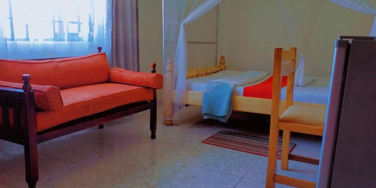 La Feve Beach Bed And Breakfast Entebbe エンテベ エクステリア 写真