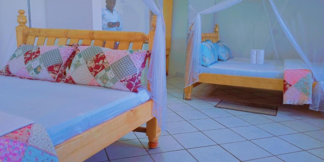 La Feve Beach Bed And Breakfast Entebbe エンテベ エクステリア 写真