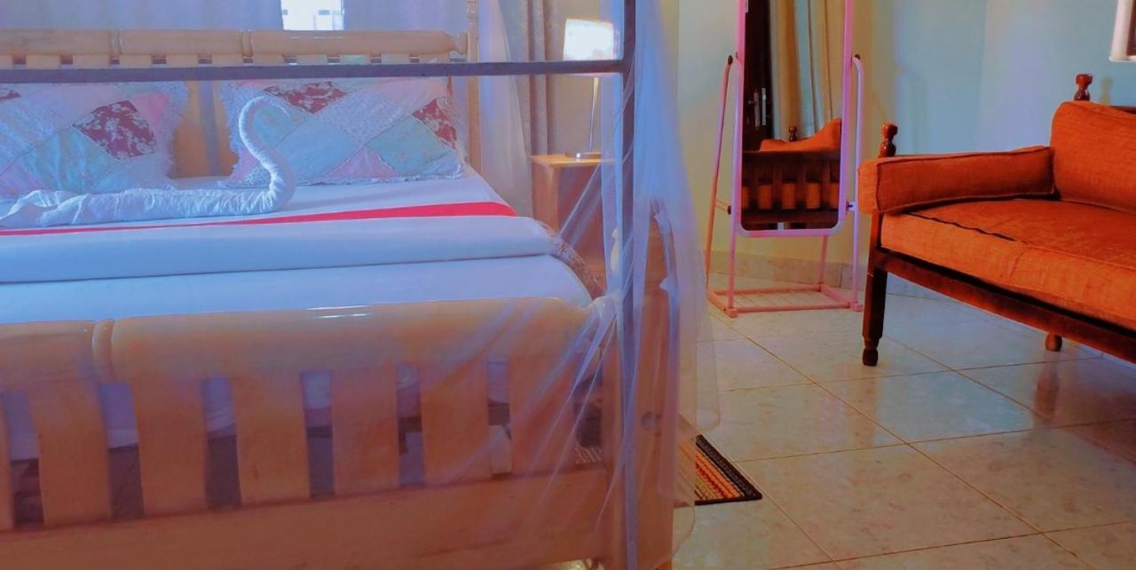 La Feve Beach Bed And Breakfast Entebbe エンテベ エクステリア 写真